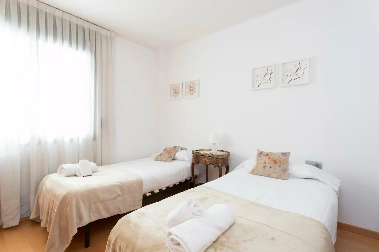 1217 - Pool And Beach Nice Apartment II Barcelona 0*,  Španělsko